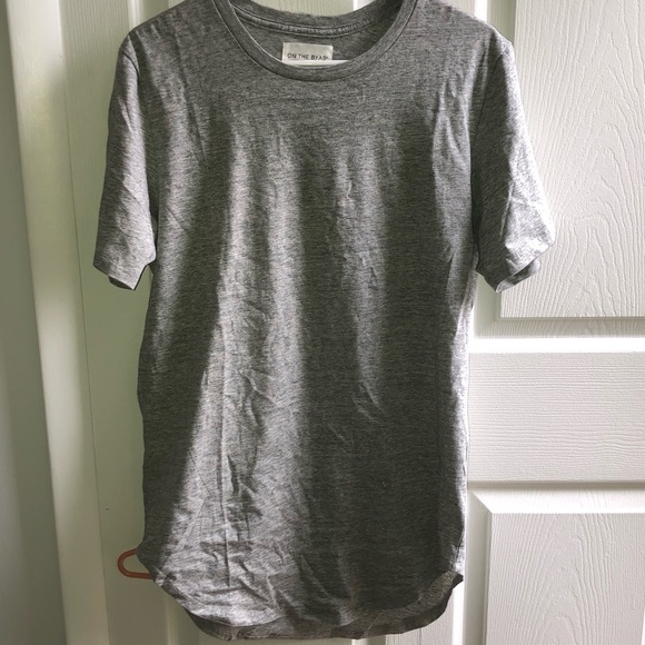 Gray longer length tee on the byas sz M NWOT - Picture 5 of 7